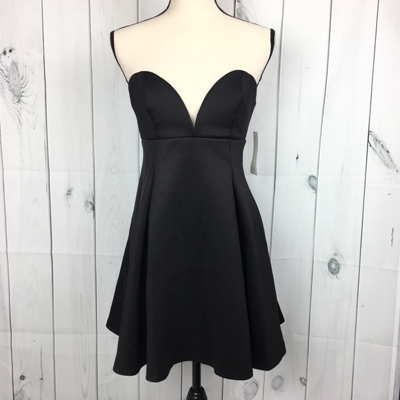 Tobi Dresses & Skirts - TOBI Deep In Love Black Sweetheart Skater Dress